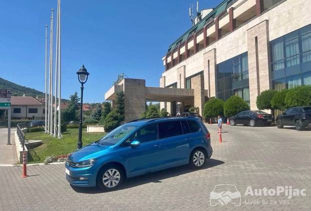 Volkswagen Touran 1.6TDI																											2015. godište