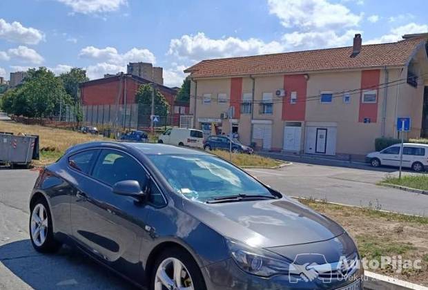 Opel Astra J 1.7																											2012. godište