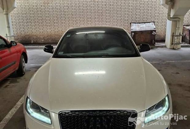 Audi A5 2.0 TDI S line																											2009. godište
