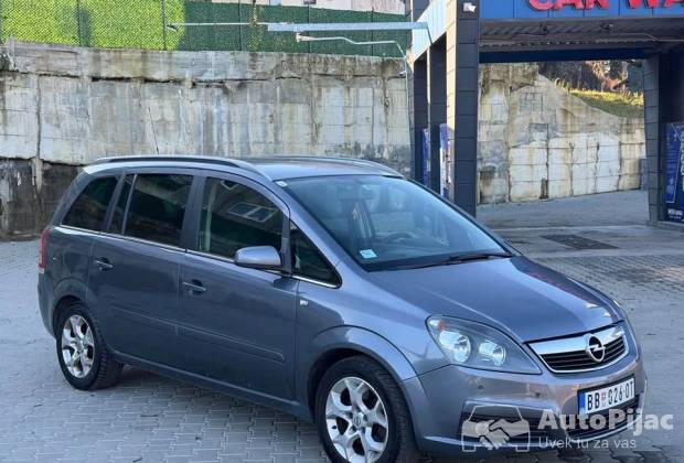 Opel Zafira 																											2005. godište